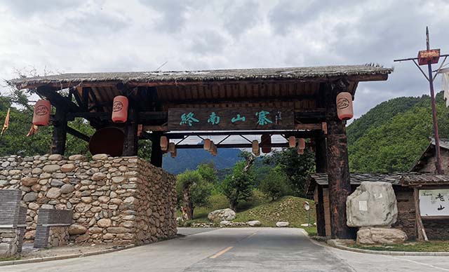 商洛市·柞水县·终南山寨峡谷水上团建基地